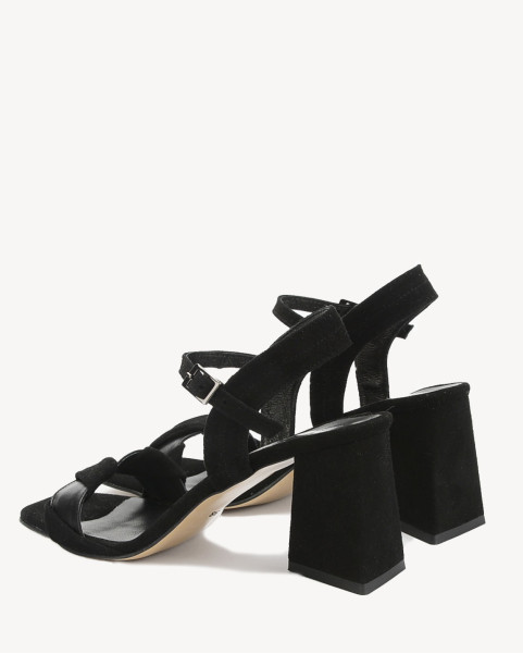 Black sandals with 8cm heel