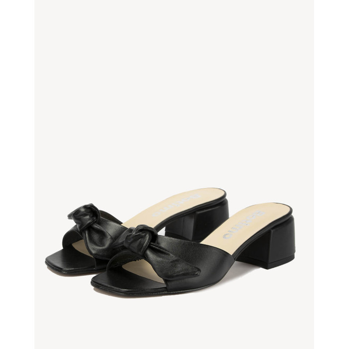 Black flip-flops on 3cm heel grain leather