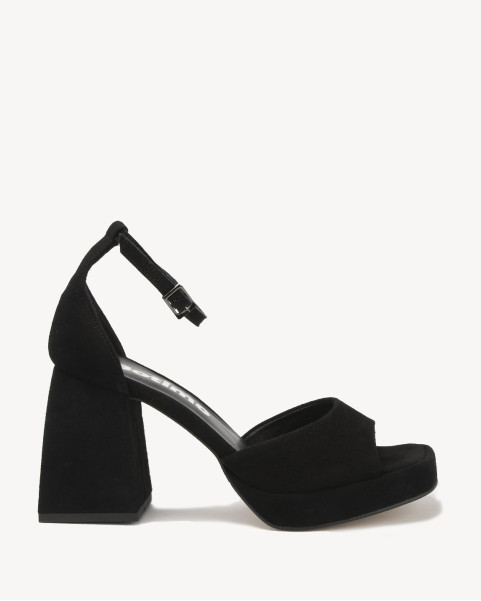 Black sandals on 7cm heel