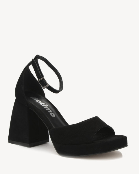 Black sandals on 7cm heel