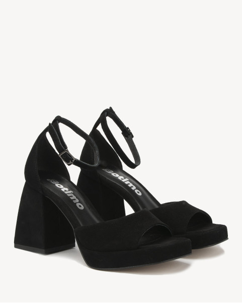 Black sandals on 7cm heel