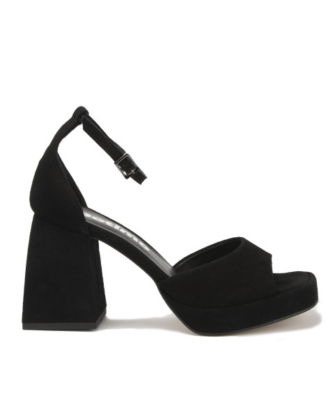 Black sandals on 7cm heel