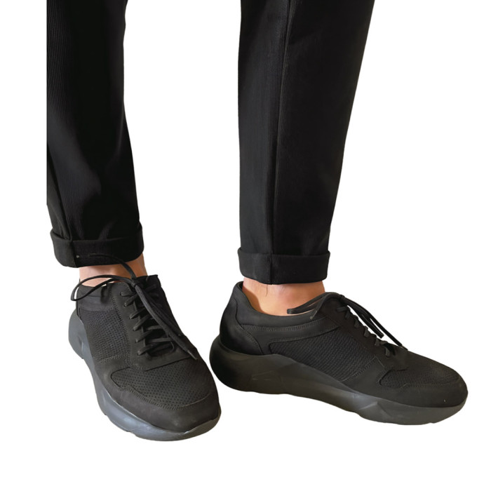 Czarne sneakersy na wysokiej podeszwie