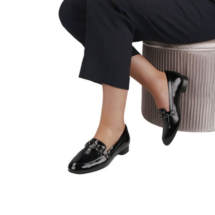 Czarne lordsy skóra lakierowana