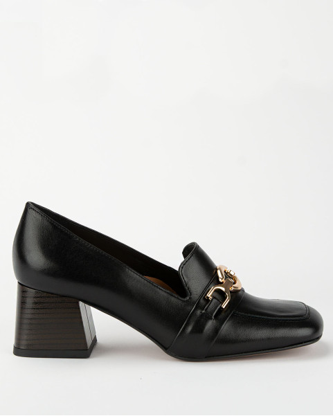 Black leather pumps with 5.5cm heel