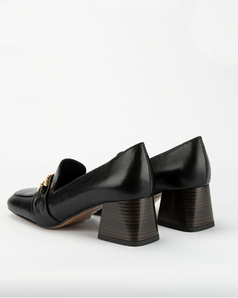 Black leather pumps with 5.5cm heel