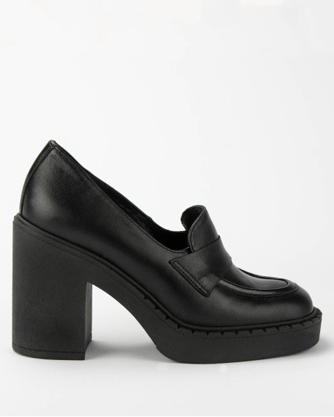 Black leather pumps on a thick sole