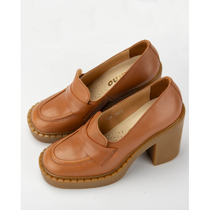 Rude czółenka skórzane na grubej podeszwie