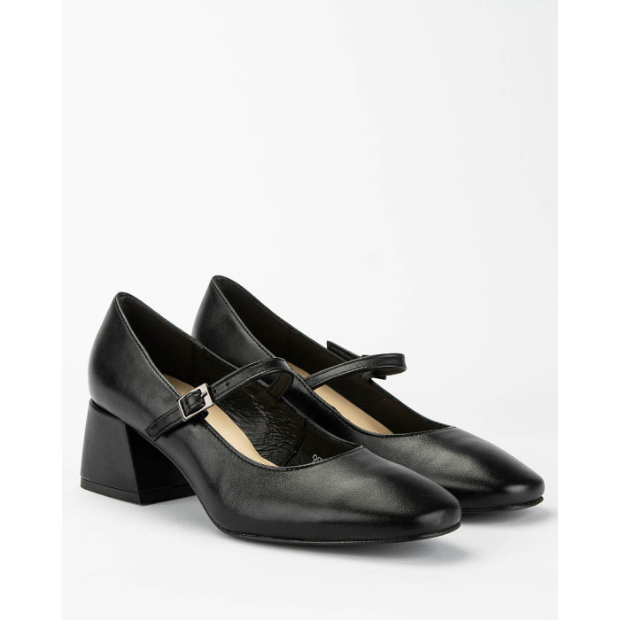 Black leather pumps with 4.5 cm heel