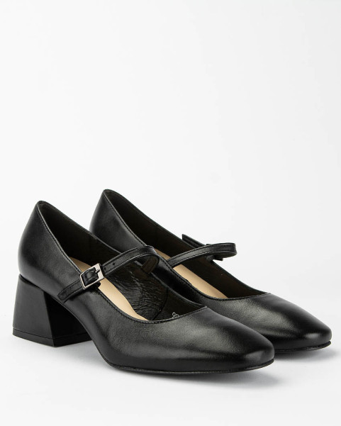 Black leather pumps with...