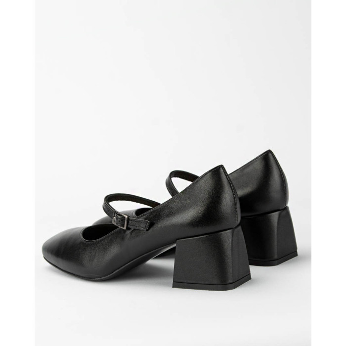 Black leather pumps with 4.5 cm heel