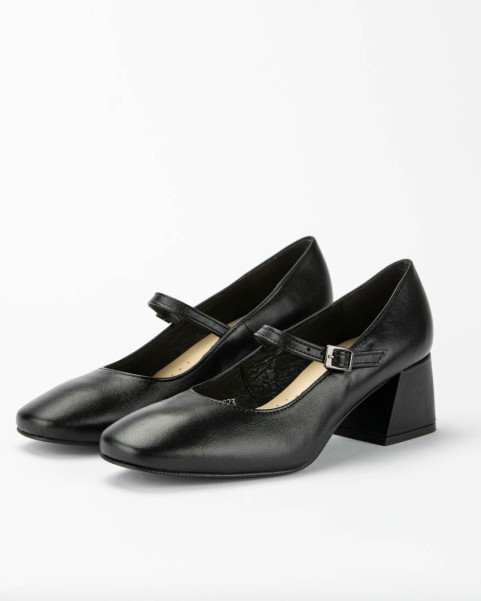 Black leather pumps with 4.5 cm heel