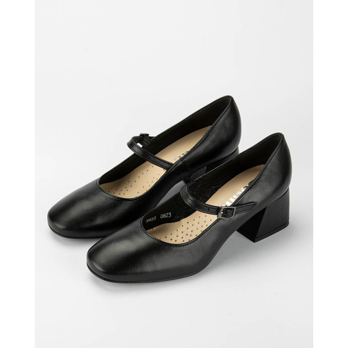 Black leather pumps with 4.5 cm heel