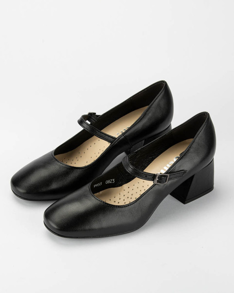 Black leather pumps with 4.5 cm heel