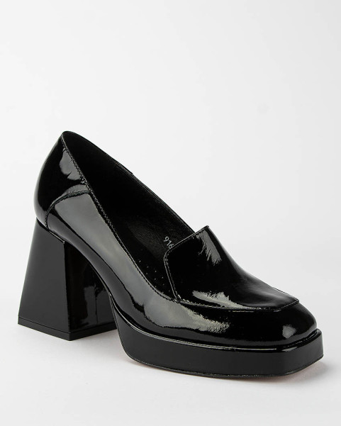 Black leather pumps on 8cm...