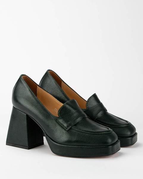 Dark green leather pumps on an 8cm block