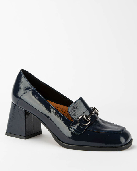 Navy blue leather pumps...