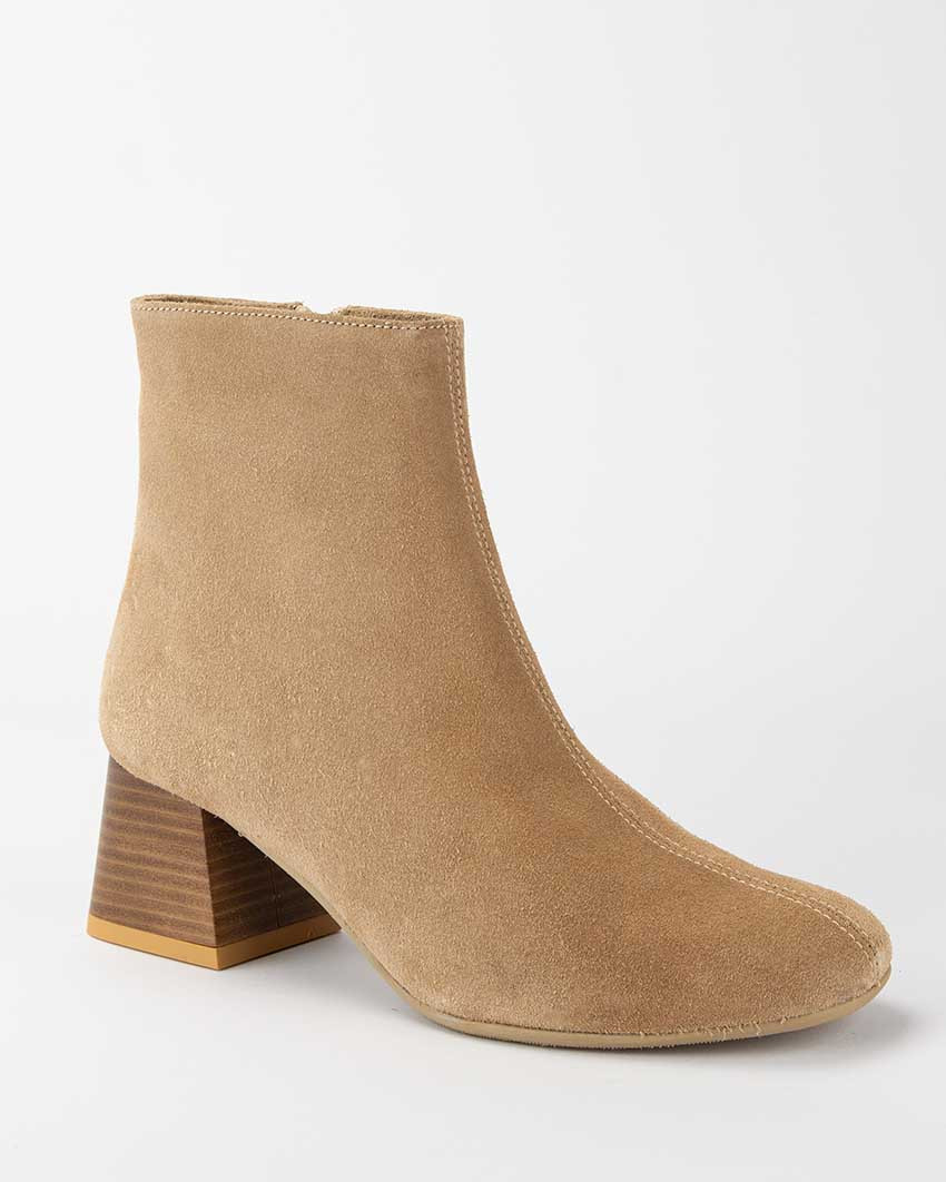 Beige velour boots on 5cm heel