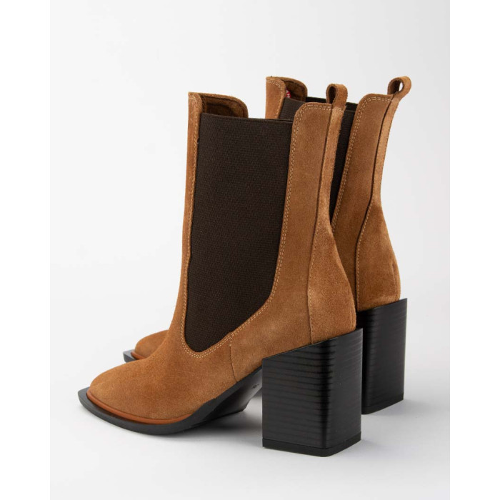 Brązowe botki na obcasie ze skóry nubukowej BOTIMO