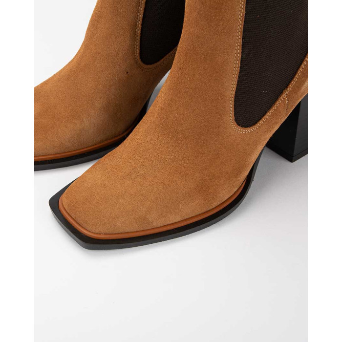 Brązowe botki na obcasie ze skóry nubukowej BOTIMO