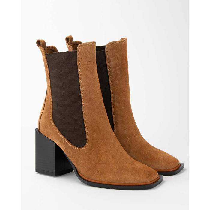 Brązowe botki na obcasie ze skóry nubukowej BOTIMO