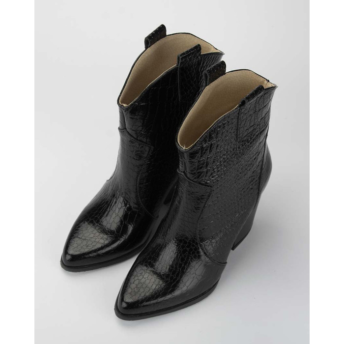 Black croco cowboy boots with thick heel
