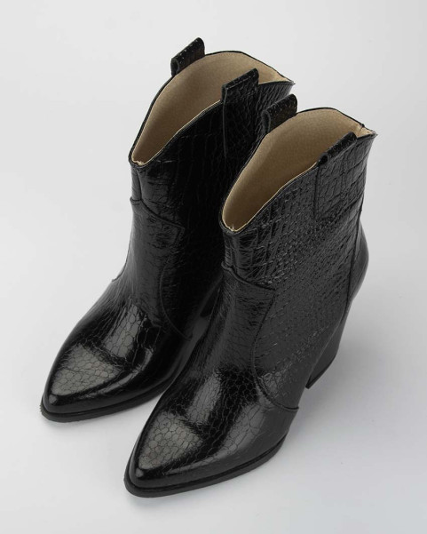 Black croco cowboy boots with thick heel