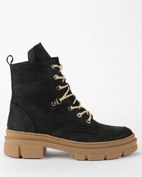 Black insulated leather platform boots