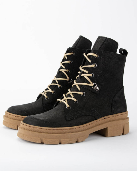 Black insulated leather platform boots