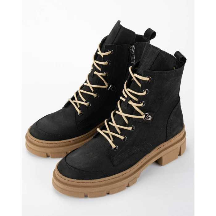 Black insulated leather platform boots