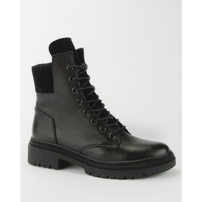 Black insulated leather boots