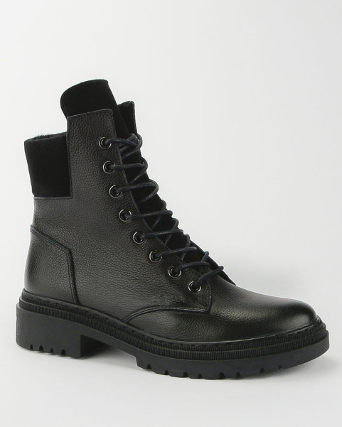 Black insulated leather boots