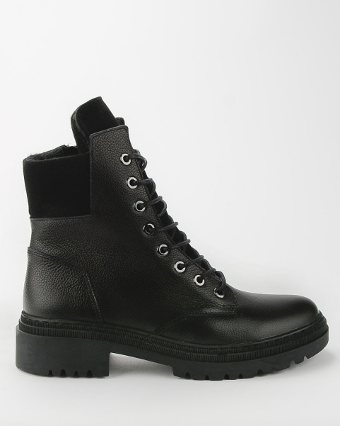 Black insulated leather boots