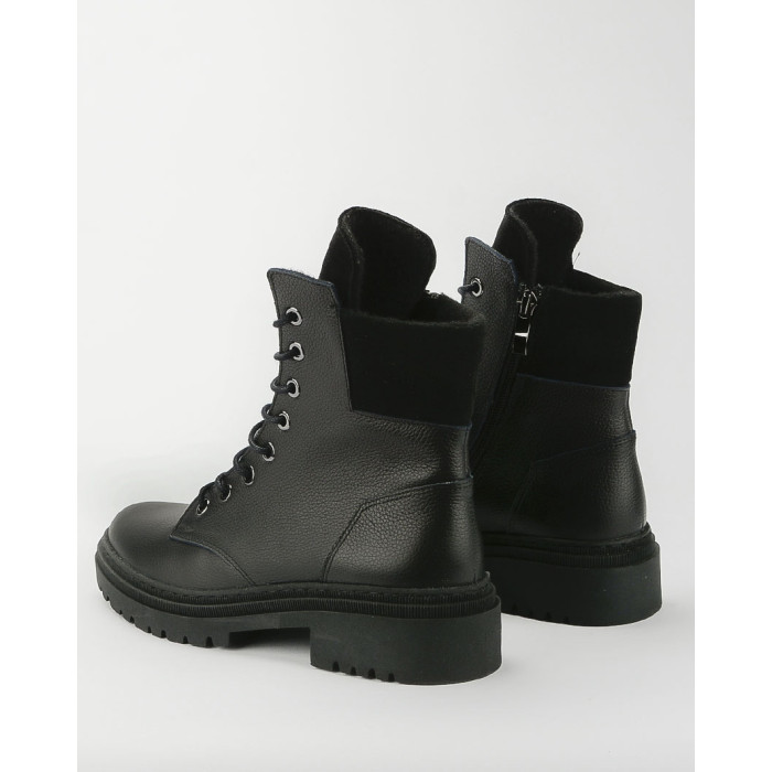 Black insulated leather boots