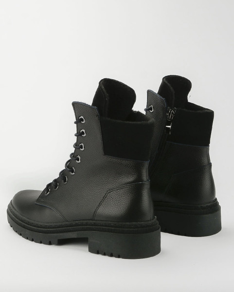 Black insulated leather boots