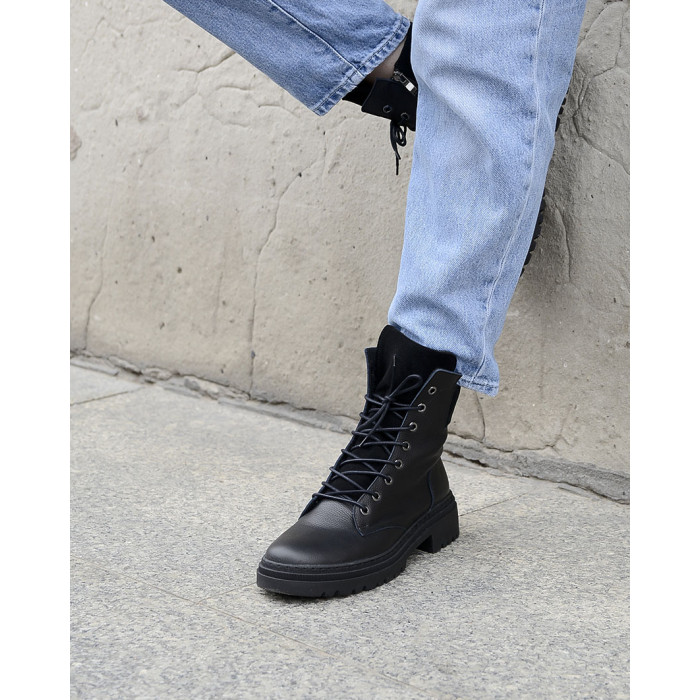 Black insulated leather boots
