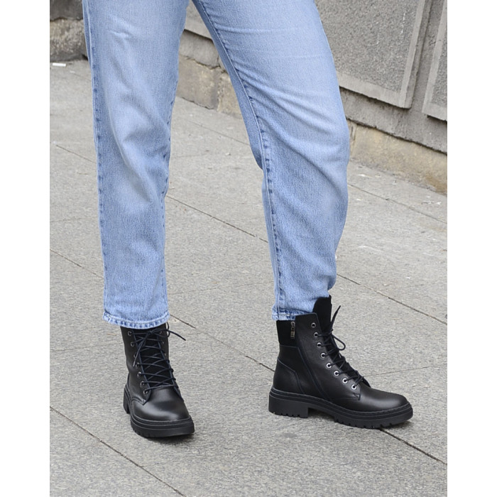 Black insulated leather boots