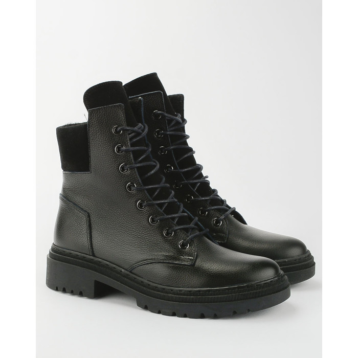 Black insulated leather boots