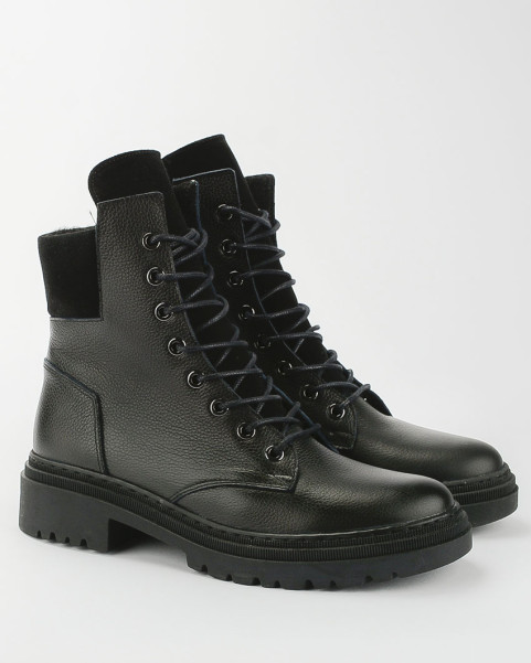 Black insulated leather boots