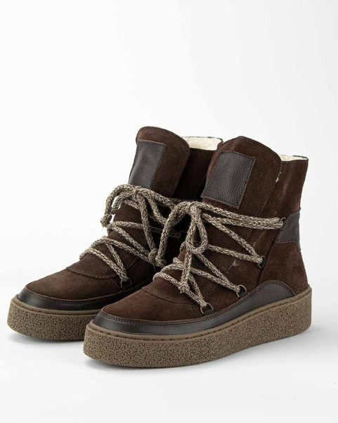 Brown leather snow boots...