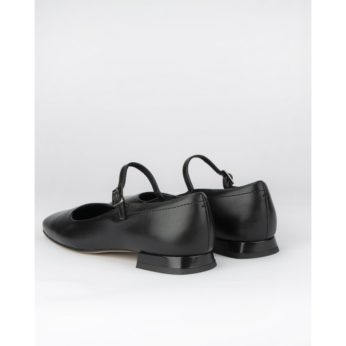 Black leather ballerinas with buckle