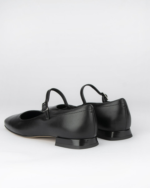 Black leather ballerinas with buckle