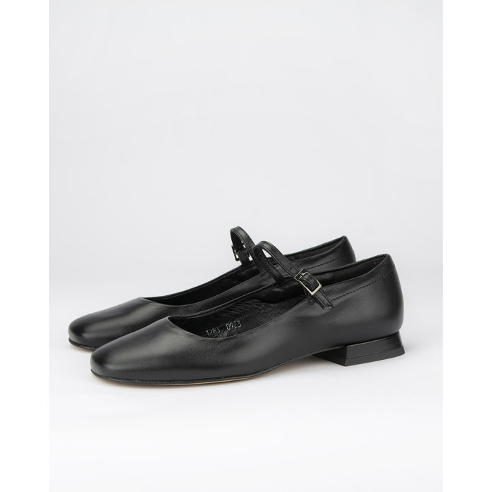 Black leather ballerinas with buckle