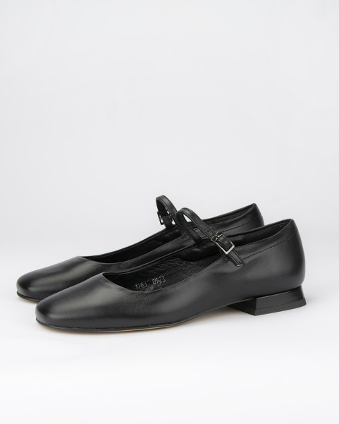 Black leather ballerinas with buckle