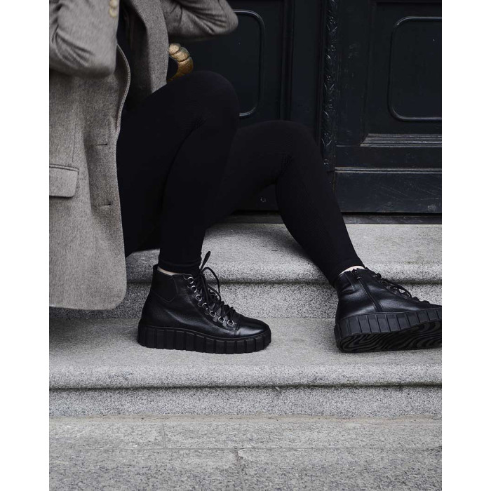 Czarne, ocieplane trampki skórzane BOTIMO