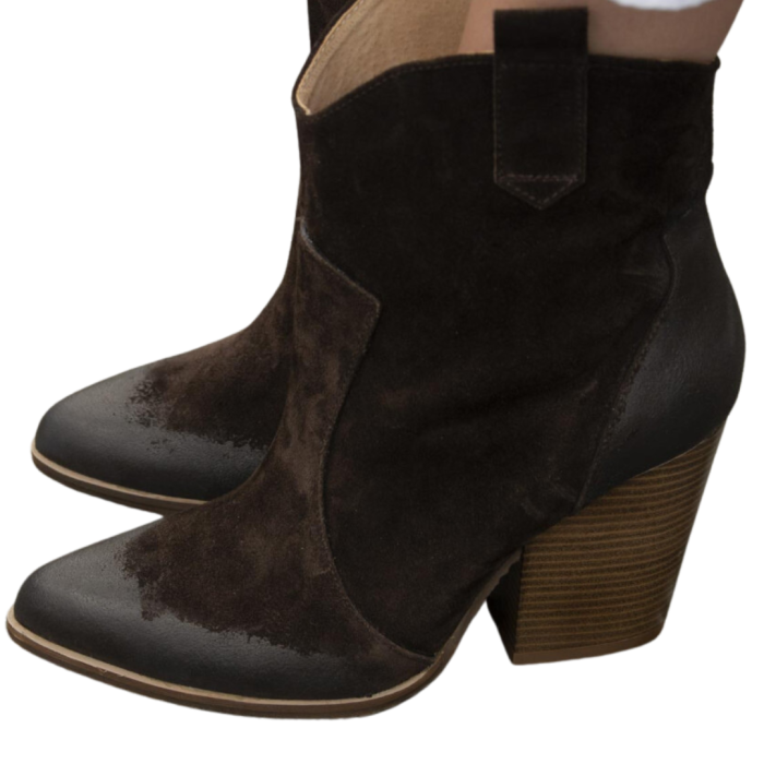 Brązowe kowbojki na klocku