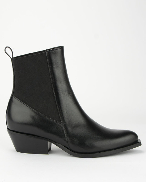 Black classic leather boots with low heel