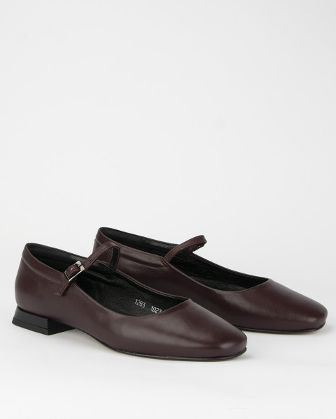 Maroon leather ballerinas...