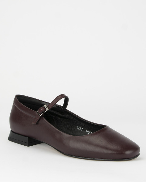 Maroon leather ballerinas...