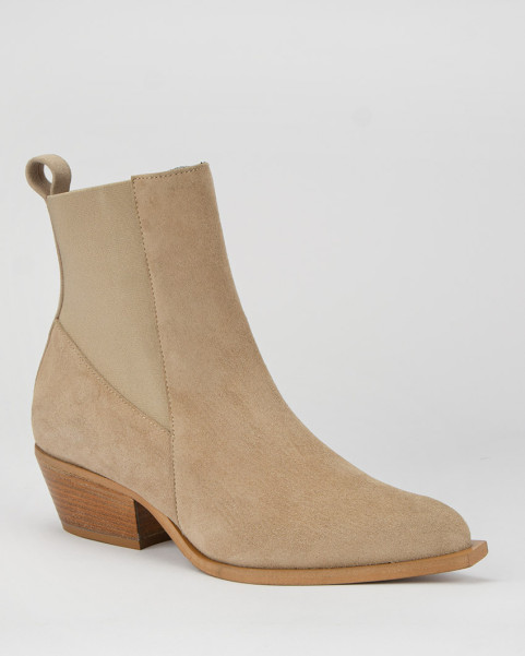 Beige classic leather boots...